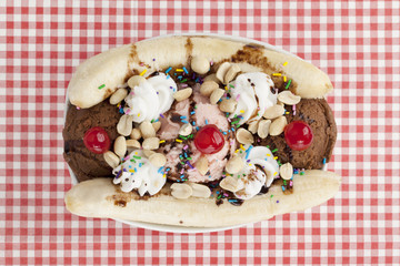  top view banana split sundae
