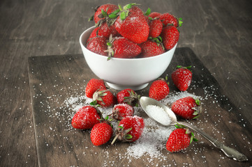 Strawberries in bowl with sugar