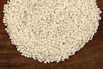 a bunch of sesame seeds