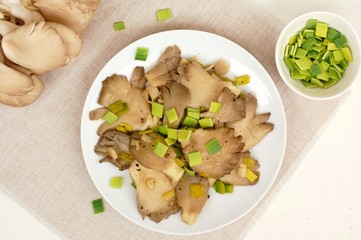 Oyster mushroom wiht leek on the plate