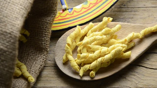 Pasta Busiata al limone مطبخ صقلي 시칠리아 요리 Сицилийская кухня Cuisine sicilienne Cucina siciliana Sizilianische K&uuml;che 西西里飲食 Gastronom&iacute;a de Sicilia Sicilian