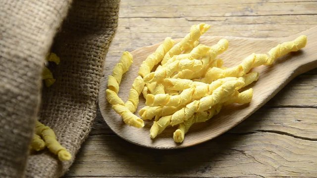 Pasta Busiata al limone مطبخ صقلي 시칠리아 요리 Сицилийская кухня Cuisine sicilienne Cucina siciliana Sizilianische K&uuml;che 西西里飲食 Gastronom&iacute;a de Sicilia Sicilian Busiate