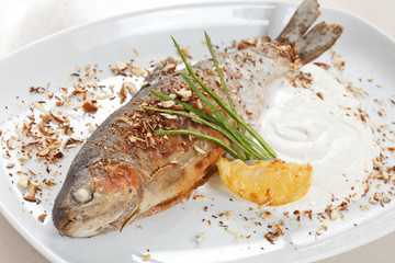 trout fish baked with nuts