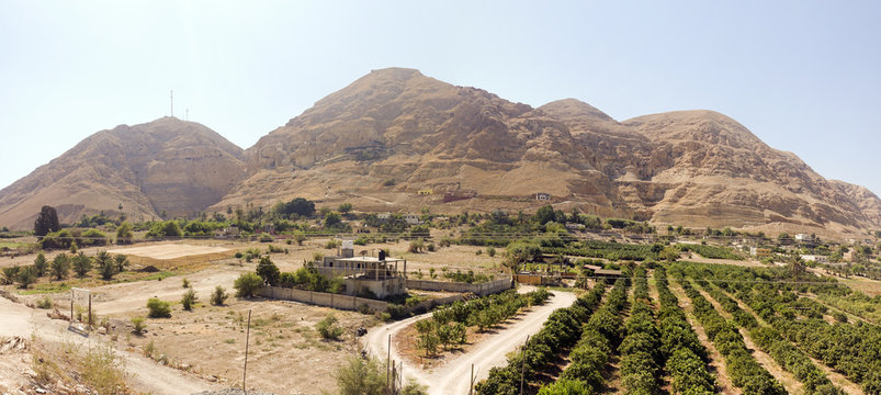 foto panoramica del monte delle tentazioni - Gerico 