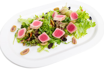 Grilled tuna fillet on fresh salad mix.