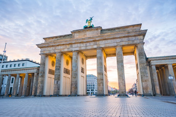 Brandenburger Tor (Brandenburg Gate) in Berlin Germany at night - obrazy, fototapety, plakaty