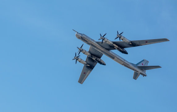 Strategic bomber Tu-95 "Bear", in flight.