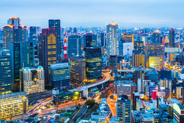 Obraz premium Noc na panoramę miasta Osaka w Japonii