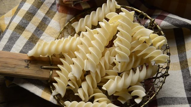 Pasta Fusilloni List of pasta Liste von Pastaformen Liste de p&acirc;tes فهرست پاستا قائمة الباستا Listi yfir pastategundir Tipi di pasta Anexo : Pastas Italia