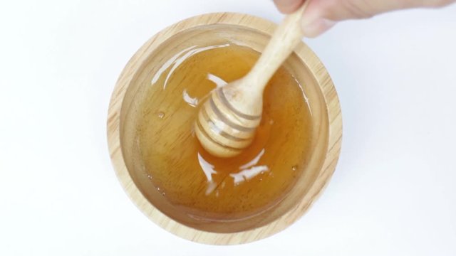 Wooden dipper of honey cup on top view, stock video