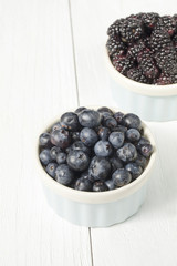 close-up image blueberries and blackberries