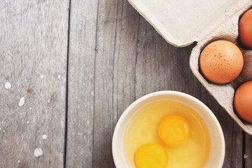 Eggs in box and bowl