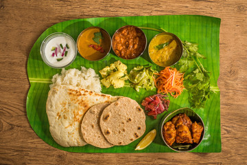 インドの典型的な定食　ミールズ　 Lunch of meals south India