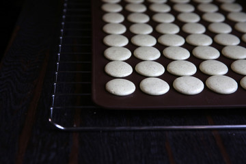 Obraz na płótnie Canvas Process of making macaron/macaroon, french dessert