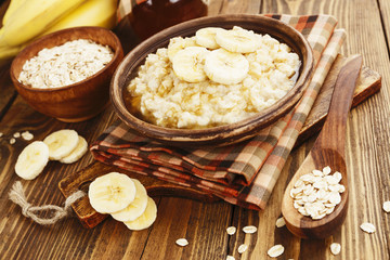 Porridge with bananas