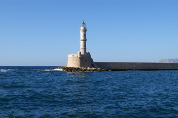 Leuchtturm im Hafen der kretischen Stadt Chania