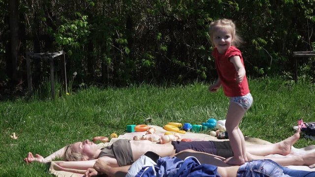 Girl with parents on picnic