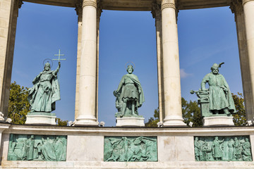 Obraz premium Left colonnade of Heroes Square monument in Budapest, Hungary.