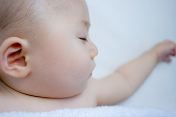 日本人の赤ちゃんの寝顔