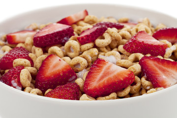 healthy cereal rings with sliced strawberries