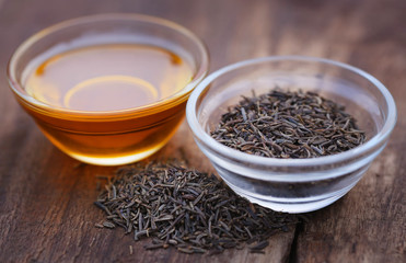 Caraway seeds with essential oil