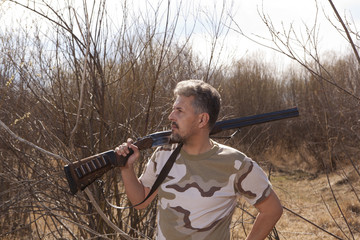 Fototapeta premium Hunter to hunt with hunting rifle
