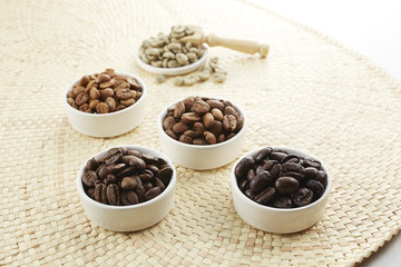 いろいろな種類のコーヒー豆