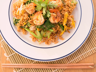 Fired instant noodle shrimp.