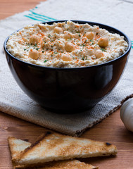 hummus in black bowl