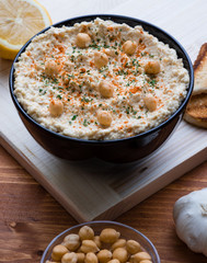 hummus in black bowl