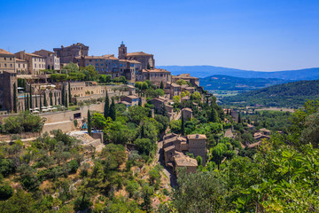 Fototapeta na wymiar Small typical town in Provence, 
