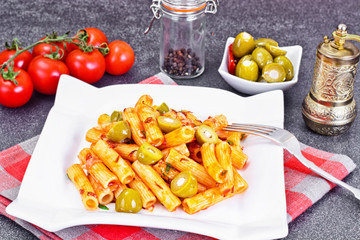Tortellini, Pasna Penne with Ketchup and Green Olives