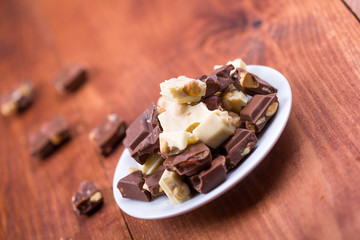 Nut chocolate pieces