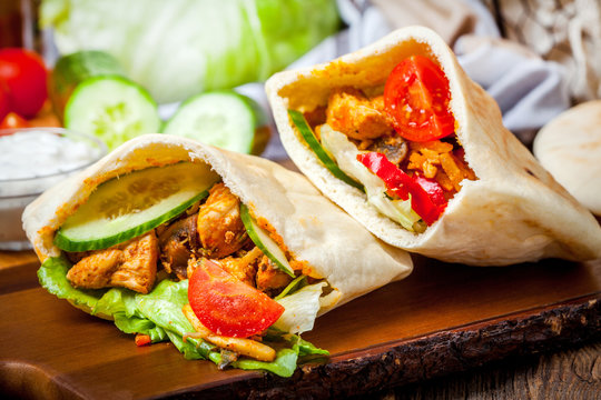 Fried chicken meat with vegetables in pita bread