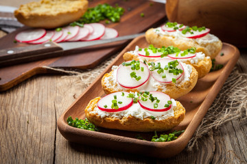 Toasts with radish, chives and cottage cheese.