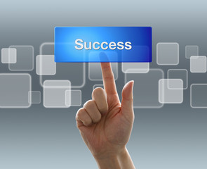 ボタンを押す男性の手（サクセス）