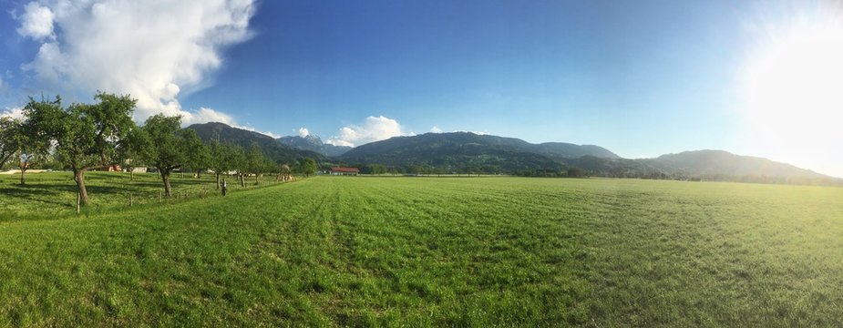 Alpenpanorama mit Wendelstein bei Bad Feinbach, Bayern Deutschland