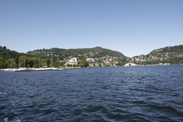 In mezzo al lago di Como