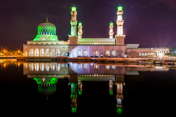 Fototapeta na wymiar Kota Kinabalu Mosque