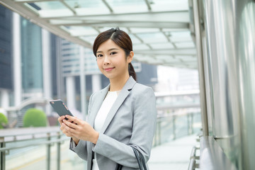 Business woman read on mobile phone