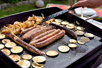 plancha de saucisses et légumes