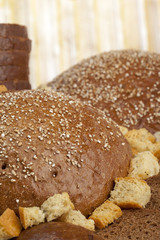close-up image of pumpernickel bread