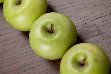green apple side by side