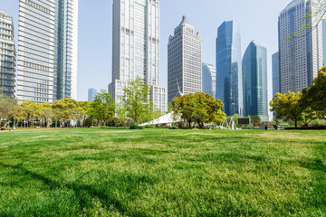 Fototapeta premium greenbelt park in Lujiazui financial center，Shanghai，china