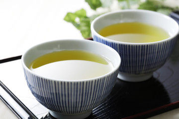 緑茶　Cold green tea