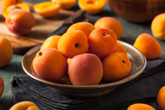 Raw Organic Yellow Apricots