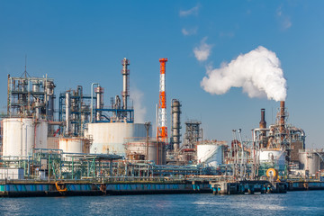 Obraz premium Industrial view at oil refinery plant form industry zone..