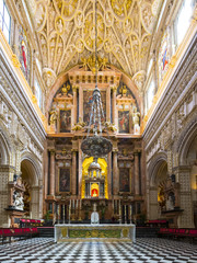 Obraz premium Ołtarz główny Mezquita, Mezquita-Catedral de Córdoba lub Katedra Poczęcia Najświętszej Marii Panny, widok wnętrza, Cordoba, Prowincja Cordoba, Andaluzja, Hiszpania, Europa
