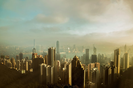 hong kong skyline © nattanan726