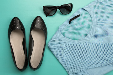 womens shoes and t-shirt in mesh with the glasses on a turquoise background